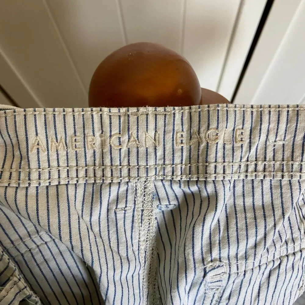 American Eagle Womens Shorts Size 12 Cream Blue Pinstripe Hi-Rise High Rise Belt